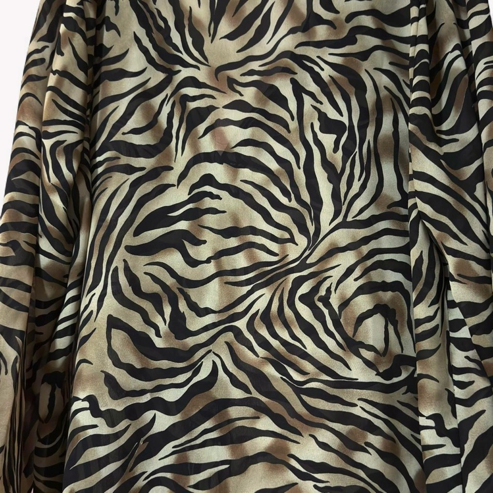 Tiger Print Single Button Top - image 7
